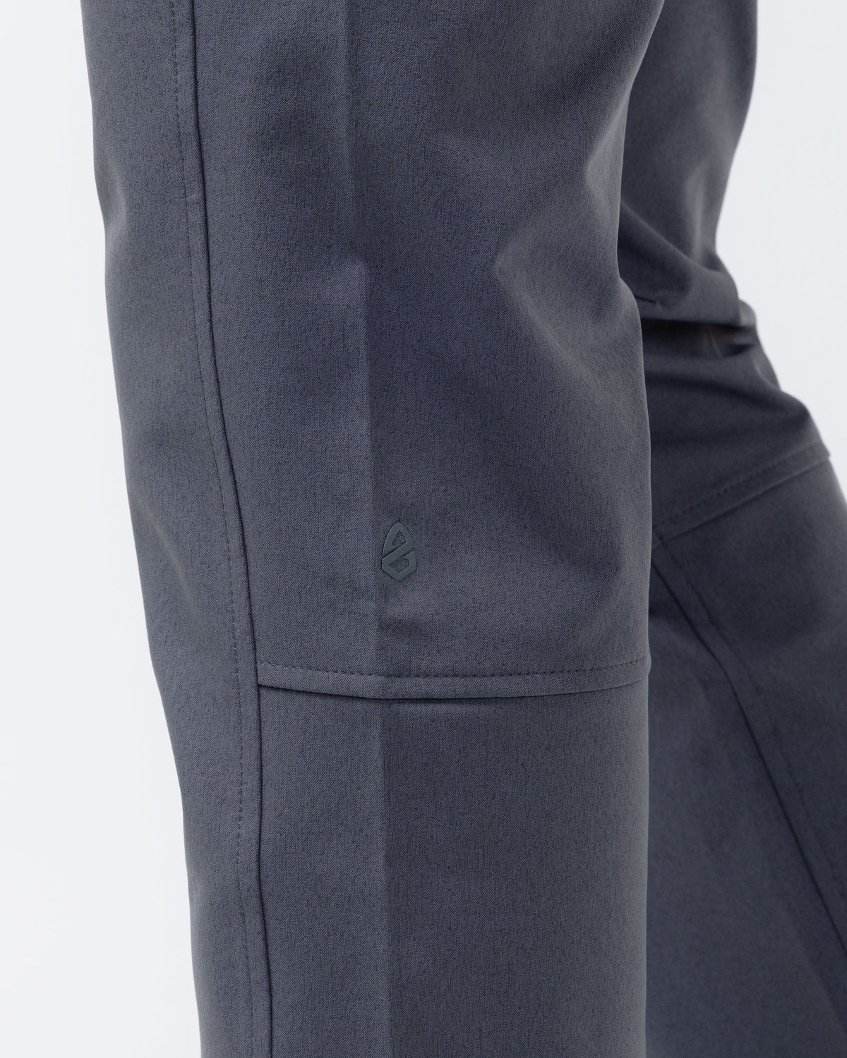 Passage Technical Chino — Charcoal